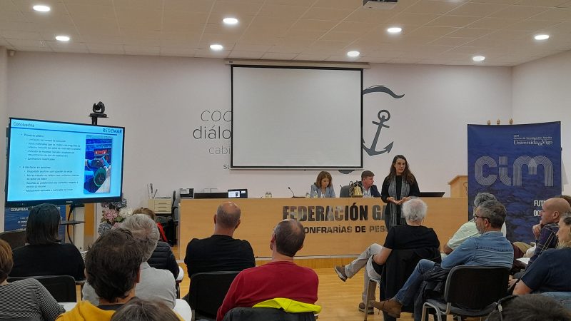 Persoal do CIM presenta un índice para medir a sostibilidade da pesca do ourizo de mar